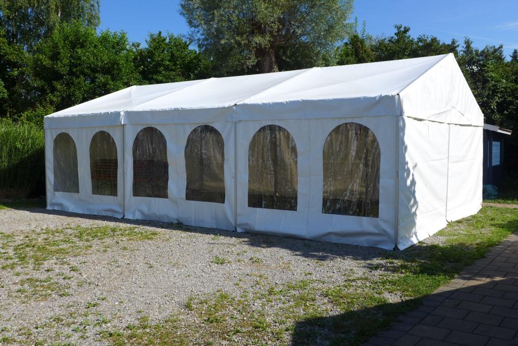 Ein mittleres Zelt (Ausführung M) von Zeltvermietung hareis